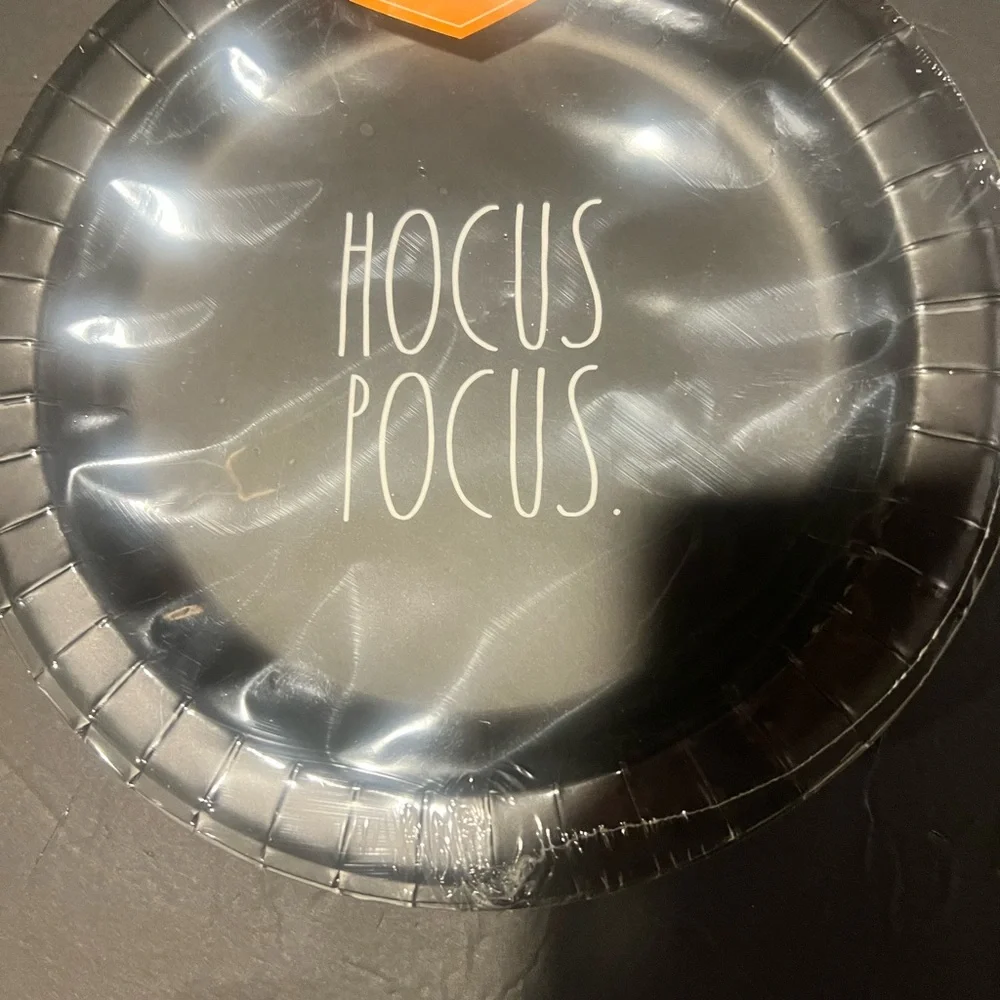 Hocus Pocus Rae Dunn Disposable Plates Heavy duty 16 Dessert Halloween